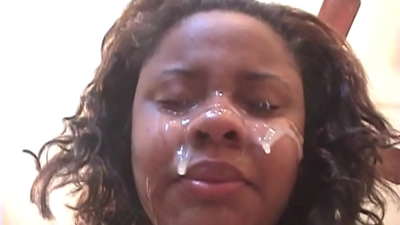 အနက်ရောင် ဘရာဇီးလ်မိန်းကလေးသည် ကွမ်းသီးကြီးတစ်လုံးနှင့် စအိုဖြင့် လိင်ဆက်ဆံပြီးနောက် သူမ၏မျက်နှာပေါ်တွင် အဖုအပိန့်များ ထွက်ကျလာသည်။