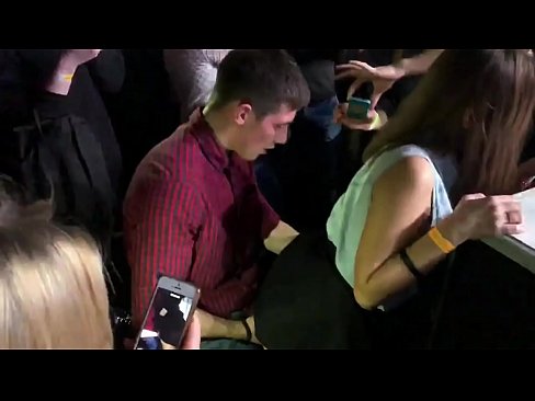 ❤️ ရုရှားနိုက်ကလပ်တစ်ခုတွင် အမှန်တကယ် လိင်ဆက်ဆံခြင်း။ အသက် 18 နှစ်အရွယ် ရုရှားမိန်းကလေးတစ်ဦး နိုက်ကလပ်တွင် စအိုနှင့်အင်္ဂါဇာတ်ဖြင့် ဖောက်ထွင်းခံခဲ့ရသည်။ ❤️❌ Porno vk မှာ porn my.libporno.ru